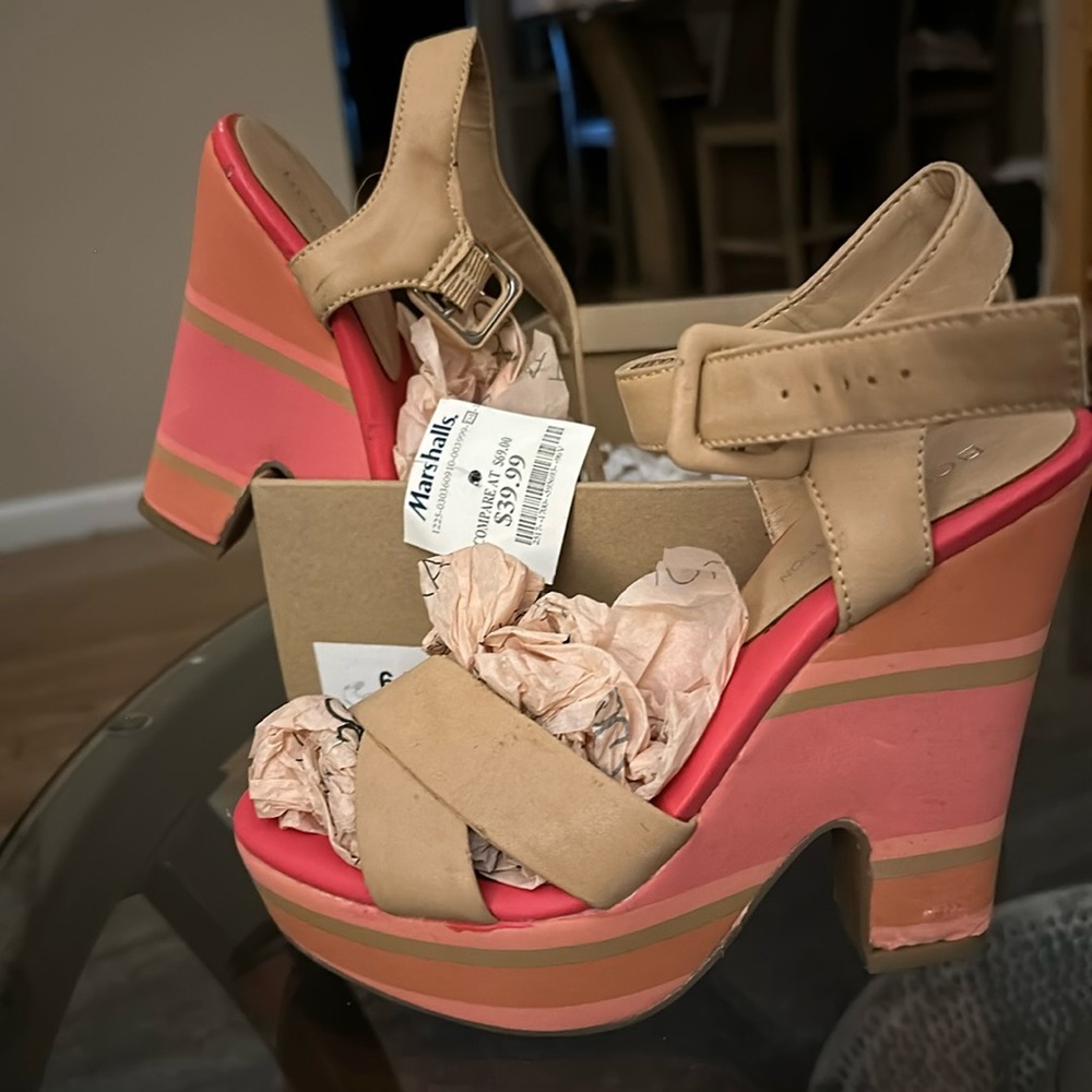 Cute BCBG Sandals, Size 6 New w/tags.